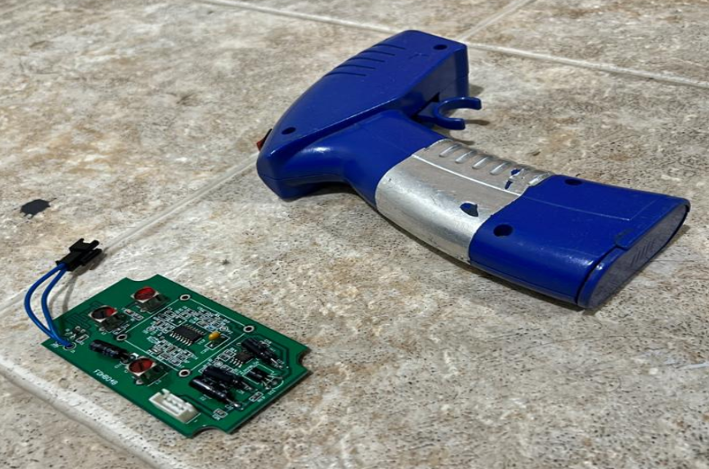 Electric skateboard internal electronics